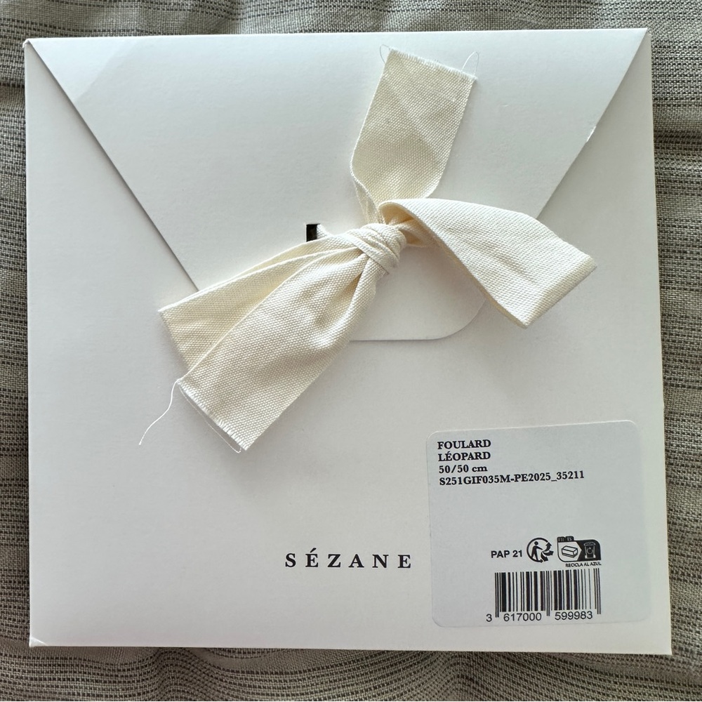 Sezane Cleopatra silk scarf leopard - Picture 4 of 5
